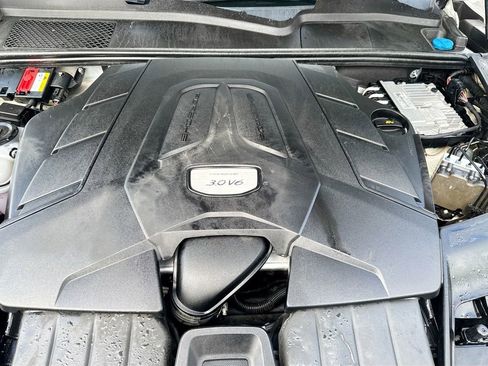 Used 2019 Porsche Cayenne Base image 31