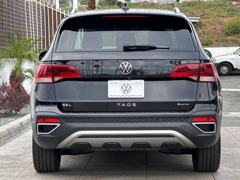 Certified 2022 Volkswagen Taos SEL w/ Panoramic Sunroof Package image 6
