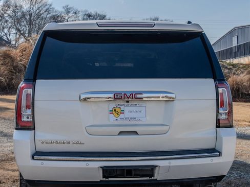 Used 2015 GMC Yukon XL Denali w/ Premium Package image 4