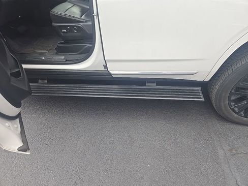 Used 2023 GMC Yukon Denali w/ Denali Reserve Package image 26