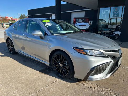 Used 2021 Toyota Camry XSE image 10