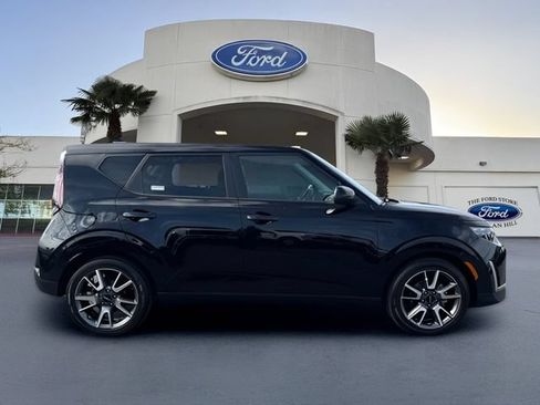 Used 2024 Kia Soul EX w/ Option Group 015 FWD image 5
