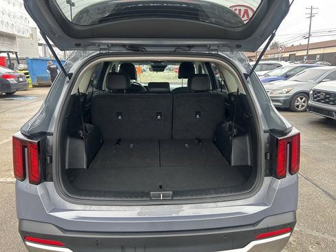 Certified 2025 Kia Sorento S image 7