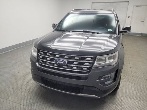 Used 2017 Ford Explorer XLT image 15