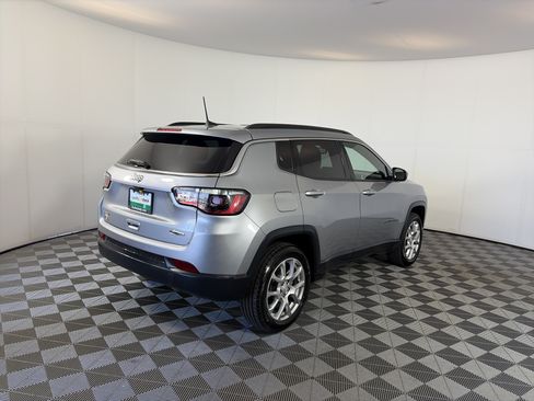 Used 2023 Jeep Compass Latitude AWD/4WD image 10