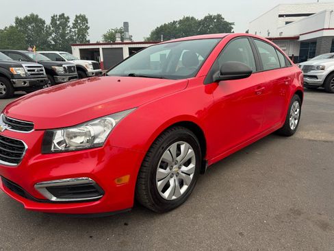 Used 2016 Chevrolet Cruze LS FWD image 9