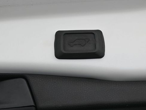Used 2025 Toyota RAV4 XLE w/ Convenience Package FWD image 33