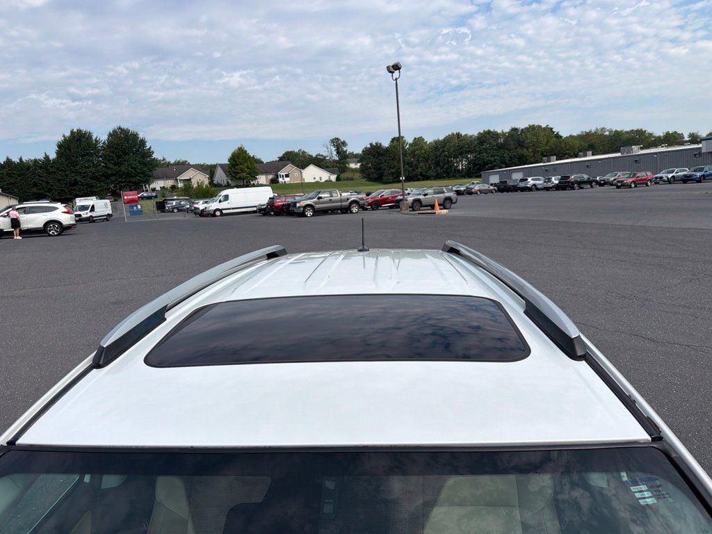 Used 2014 Toyota RAV4 Limited w/ Technology Package AWD/4WD image 9