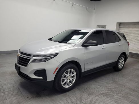 Used 2022 Chevrolet Equinox LS AWD/4WD image 2