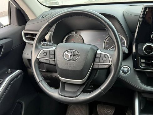 Used 2023 Toyota Highlander LE image 13