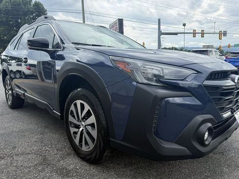Used 2024 Subaru Outback Premium AWD/4WD image 3