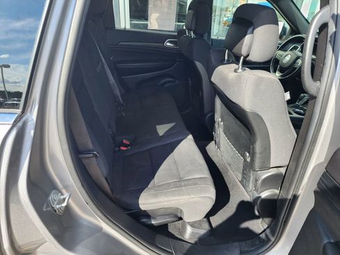 Used 2019 Jeep Grand Cherokee Laredo w/ 18" Wheel & 8.4" Radio Group image 16