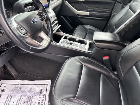 Used 2022 Ford Explorer XLT w/ Equipment Group 202A image 11
