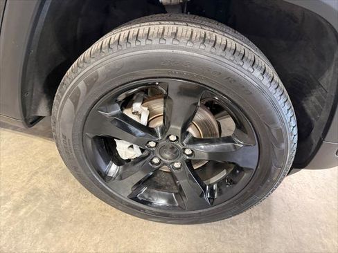 Certified 2025 Jeep Grand Cherokee Limited w/ Luxury Tech Group II image 6