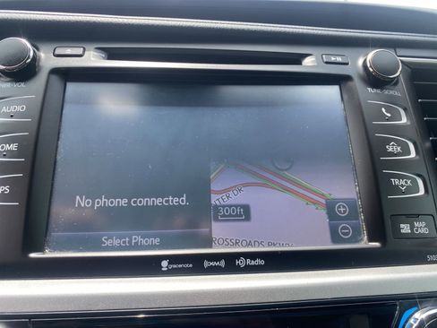 Used 2019 Toyota Highlander SE FWD image 17