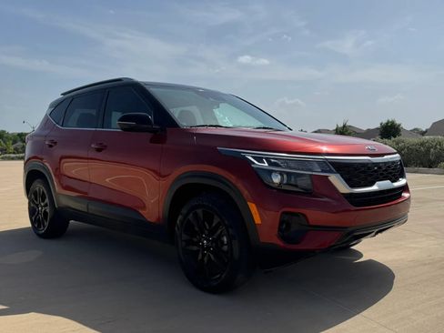 Used 2021 Kia Seltos S AWD/4WD image 3