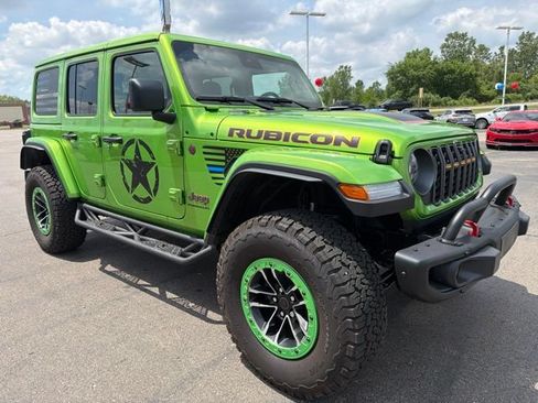 Used 2025 Jeep Wrangler Unlimited Rubicon AWD/4WD image 3