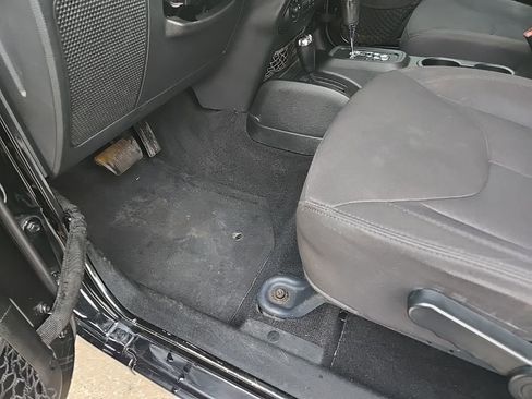 Used 2013 Jeep Wrangler Unlimited Sport AWD/4WD image 35