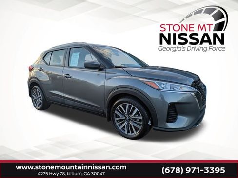Used 2023 Nissan Kicks SV image 1