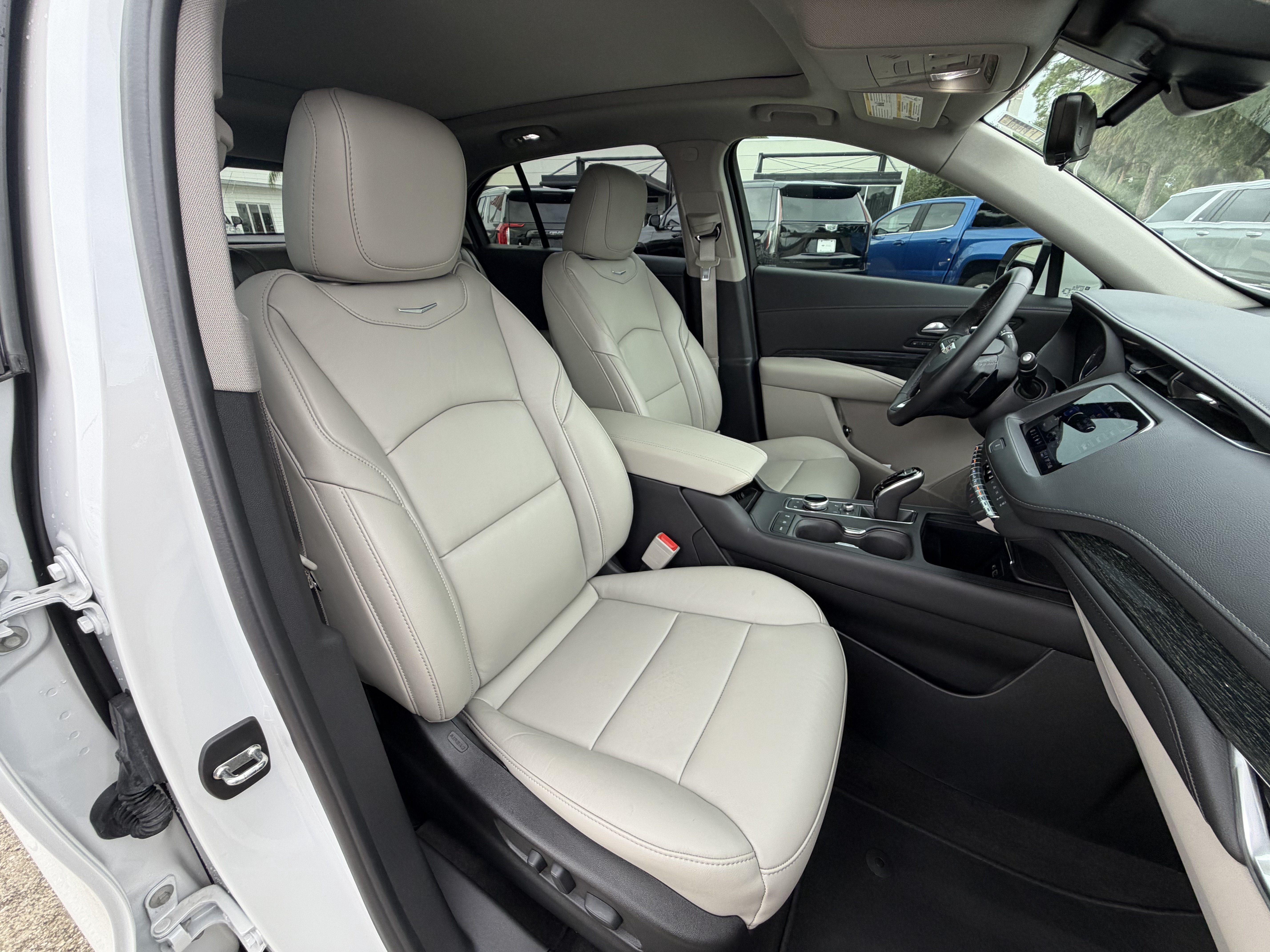 Certified 2022 Cadillac XT4 Premium Luxury w/ Enhanced Visibility Package FWD image 18