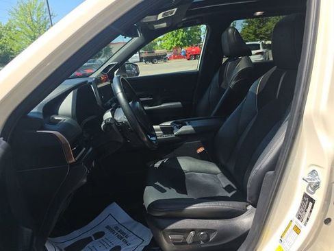 Used 2024 Toyota Grand Highlander AWD Hybrid image 9