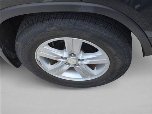 Used 2017 Chevrolet Trax LT w/ Sun & Sound Package FWD image 8