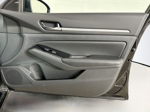 Used 2023 Nissan Altima 2.5 SV image 30