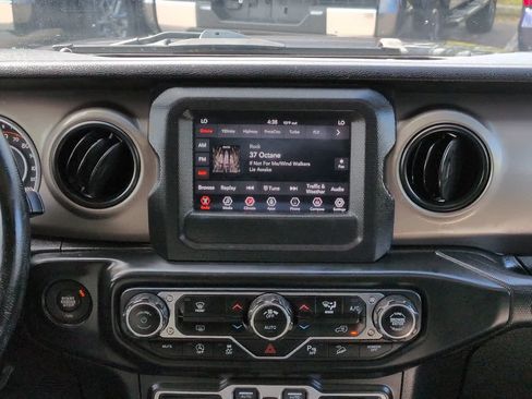 Used 2018 Jeep Wrangler Unlimited Sport S AWD/4WD image 17