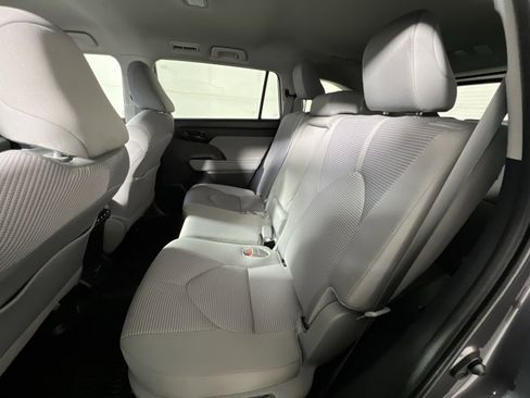 Used 2024 Toyota Highlander LE image 20
