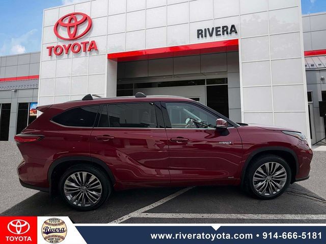Used 2021 Toyota Highlander Platinum AWD/4WD image 2