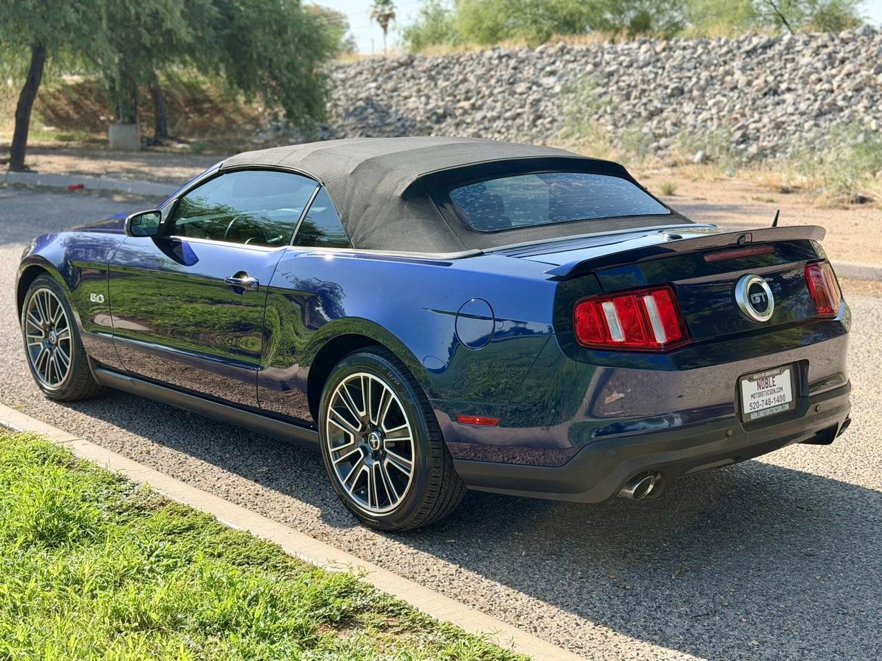 Used 2012 Ford Mustang GT Premium w/ Security Pkg RWD image 4