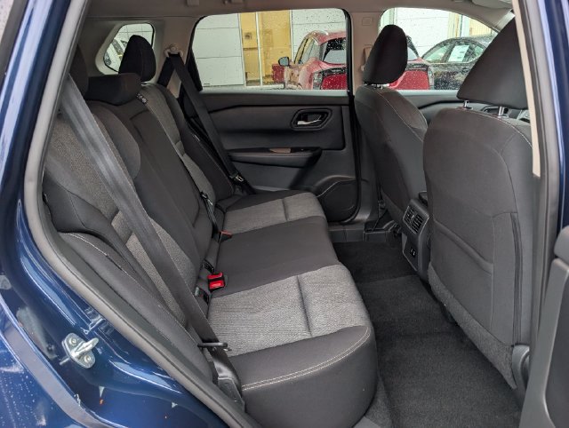 Used 2024 Nissan Rogue SV FWD image 12