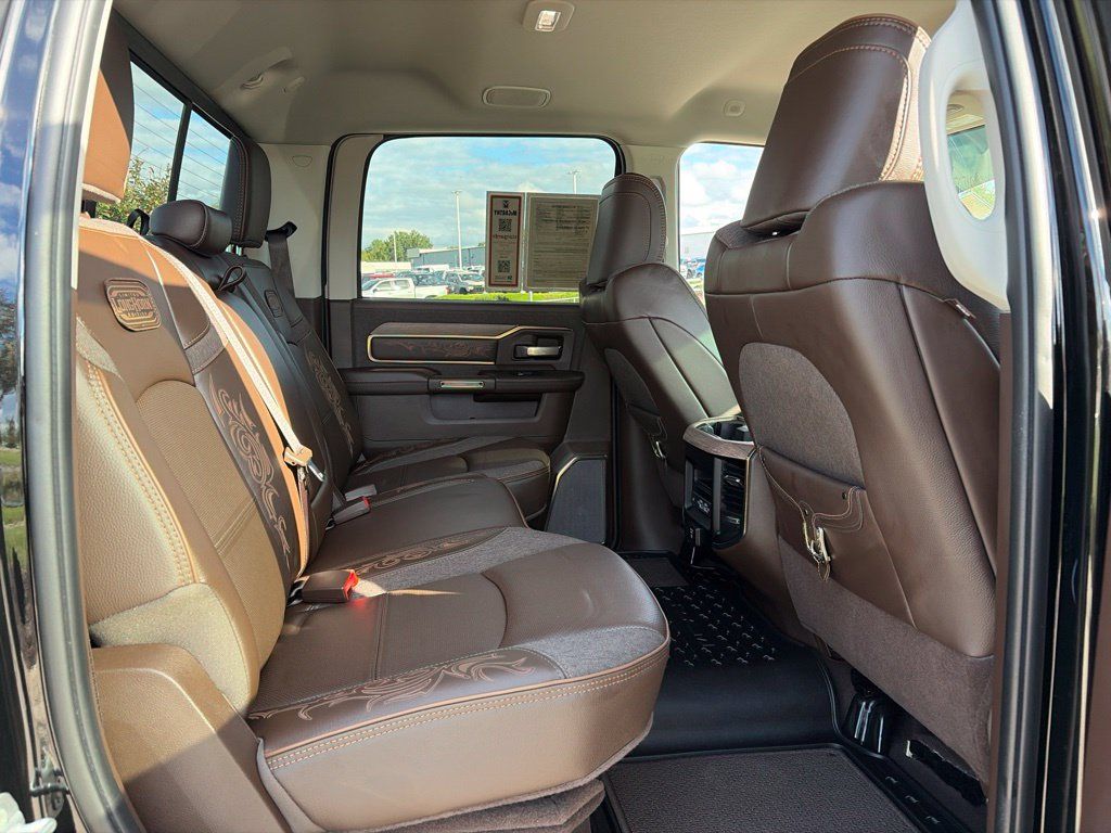 Used 2025 RAM 2500 Limited AWD/4WD image 38