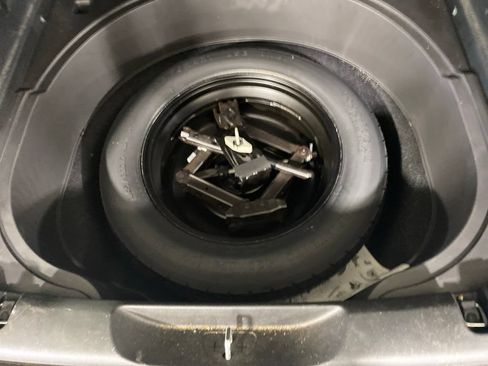 Used 2018 Jeep Cherokee Limited AWD/4WD image 10