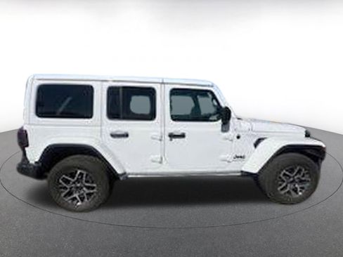 Used 2025 Jeep Wrangler Sahara image 7