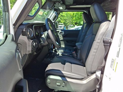 New 2026 Jeep Wrangler Unlimited Sahara AWD/4WD image 9