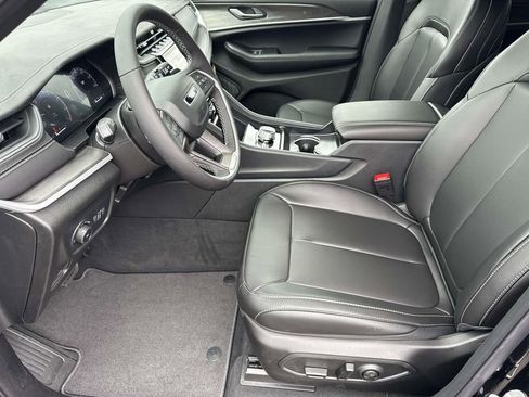 New 2025 Jeep Grand Cherokee L Limited image 10