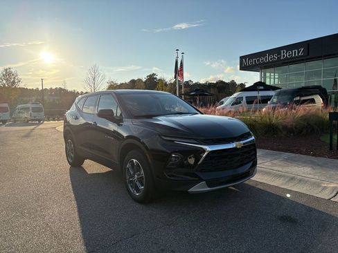 Used 2025 Chevrolet Blazer LT FWD image 3
