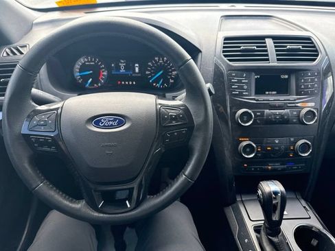 Used 2018 Ford Explorer XLT FWD image 12