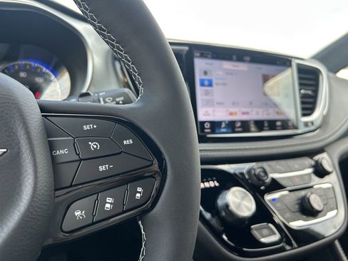 New 2026 Chrysler Pacifica Limited w/ S Appearance Package image 30