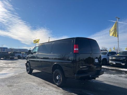 New 2025 Chevrolet Express 3500 w/ Driver Convenience Package image 5