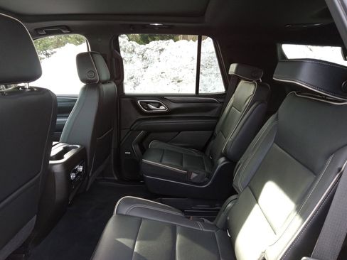 Used 2021 GMC Yukon SLT w/ SLT Luxury Package image 25