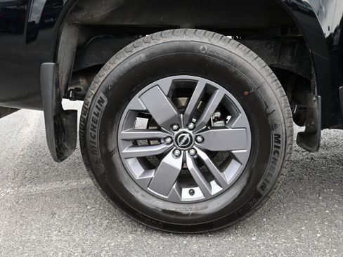 Used 2025 Nissan Frontier SV image 9