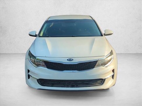 Used 2018 Kia Optima LX w/ 17" Alloy Wheels Package FWD image 2