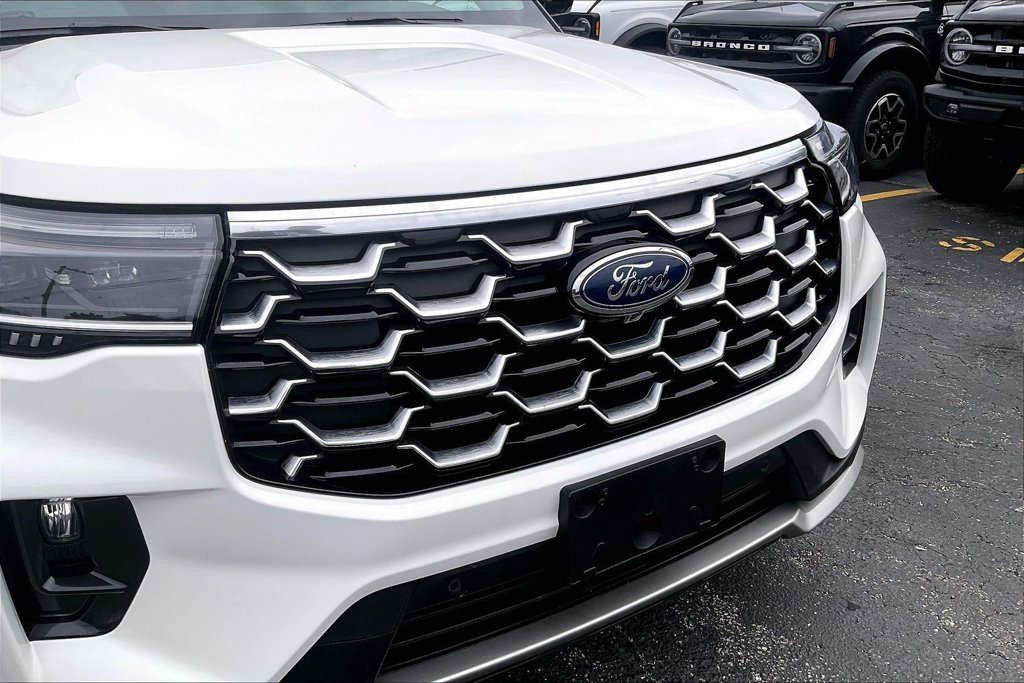 Used 2025 Ford Explorer Platinum w/ Ultimate Package AWD/4WD image 31