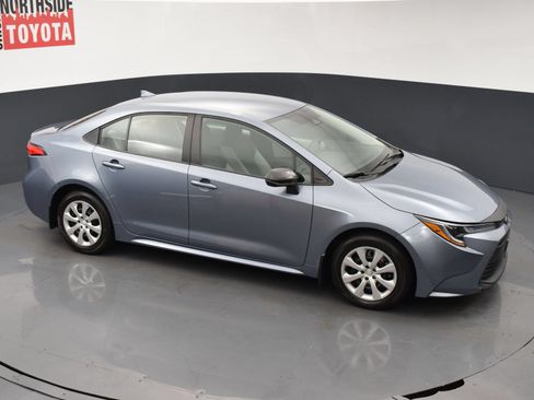 Used 2025 Toyota Corolla LE FWD image 21