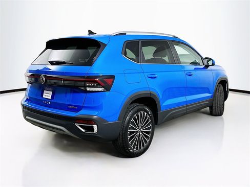 Used 2025 Volkswagen Taos SE image 16