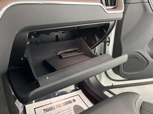 Used 2023 Volvo XC60 B5 Ultimate w/ Climate Package image 31