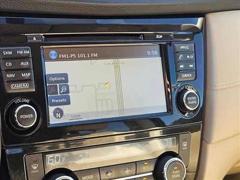 Used 2017 Nissan Rogue SV w/ SV Premium Package image 11