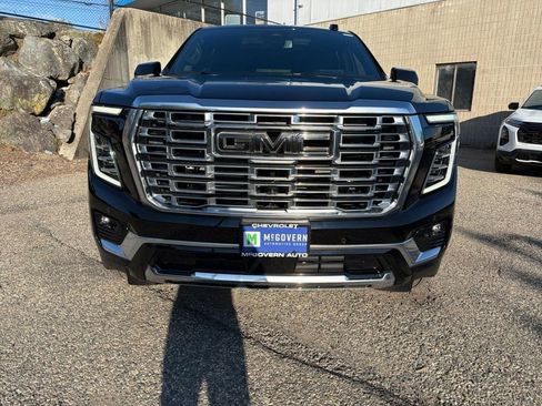 Used 2026 GMC Yukon Denali w/ Sun & Power Step Package AWD/4WD image 9